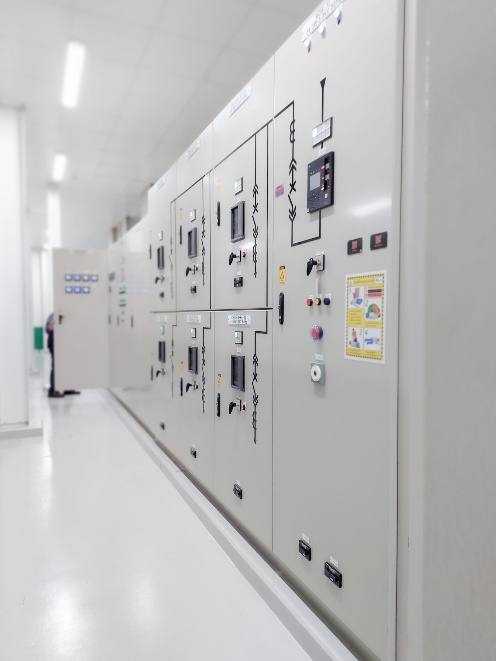 Quadro di distribuzione principale o MDB nella sala di controllo dell'energia elettrica.